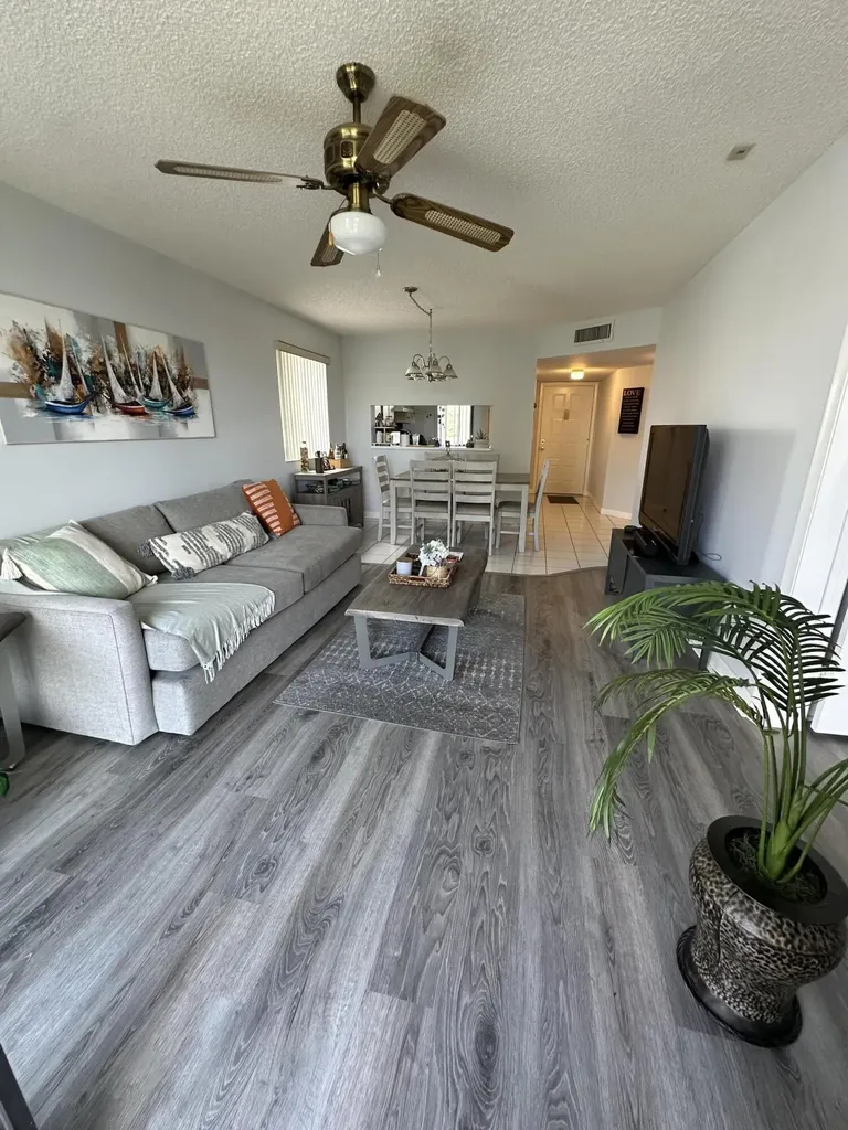 3138 Via Poinciana Lake Worth FL 33467