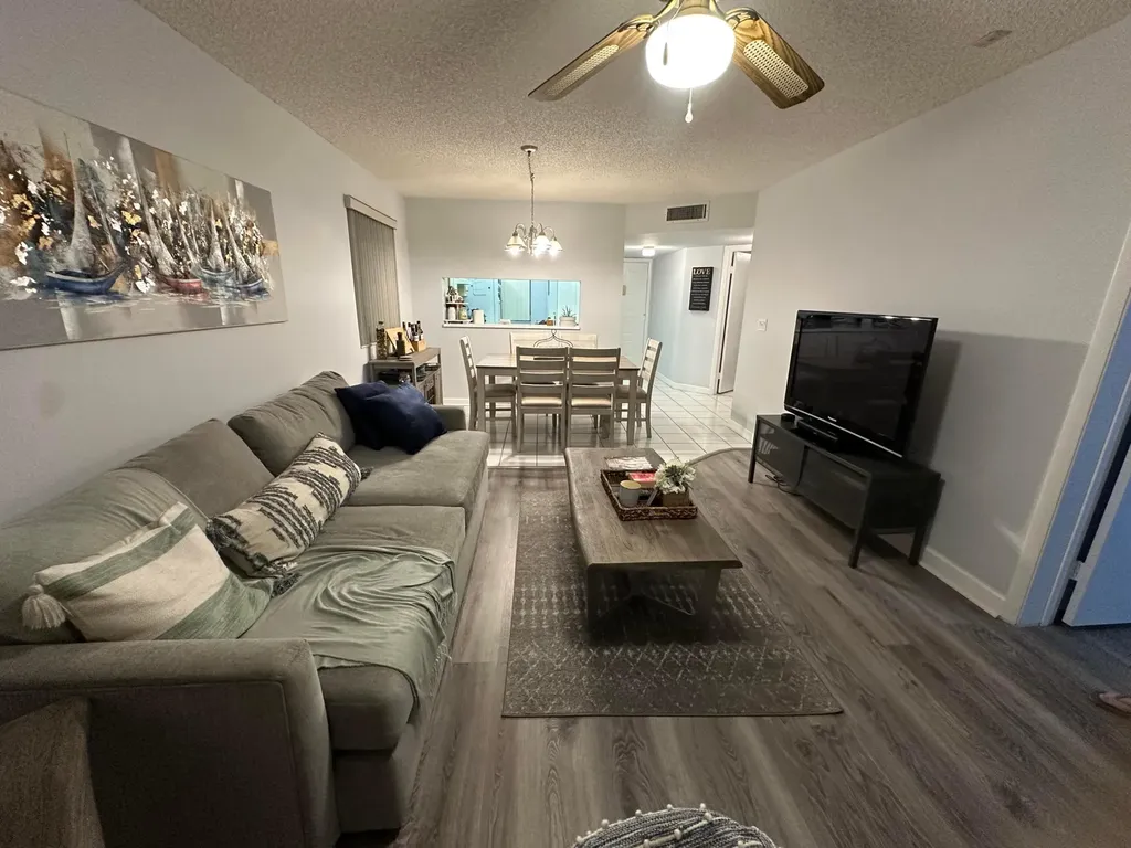 3138 Via Poinciana Lake Worth FL 33467