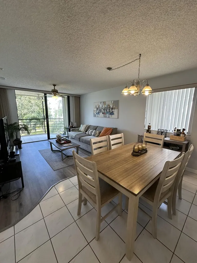 3138 Via Poinciana Lake Worth FL 33467