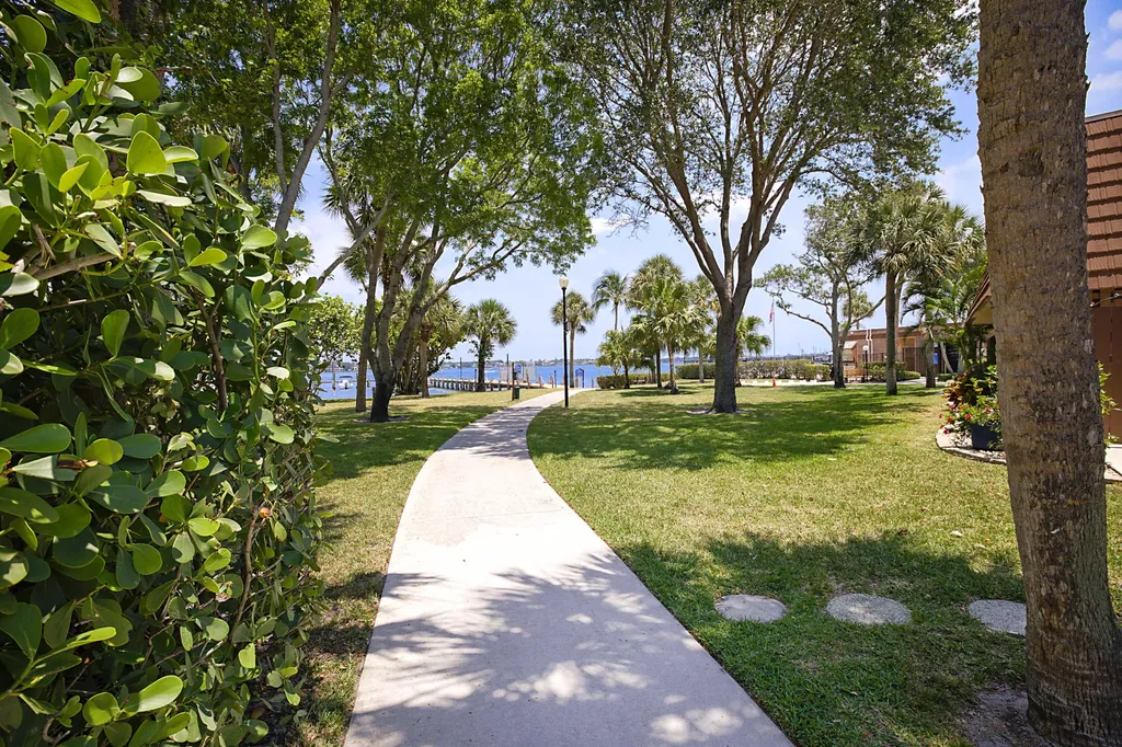 825 Center Street Jupiter FL 33458