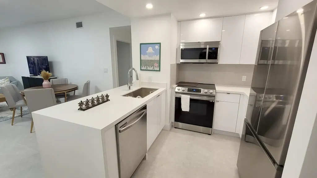 185 SE 14th Terrace Miami FL 33131
