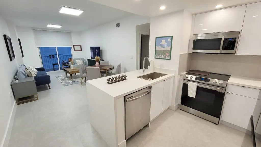 185 SE 14th Terrace Miami FL 33131