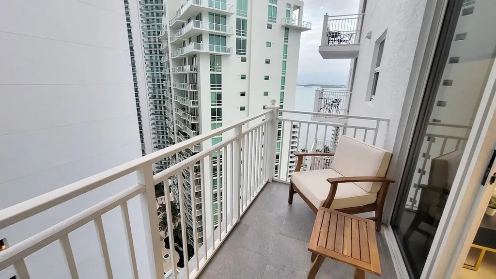 185 SE 14th Terrace Miami FL 33131