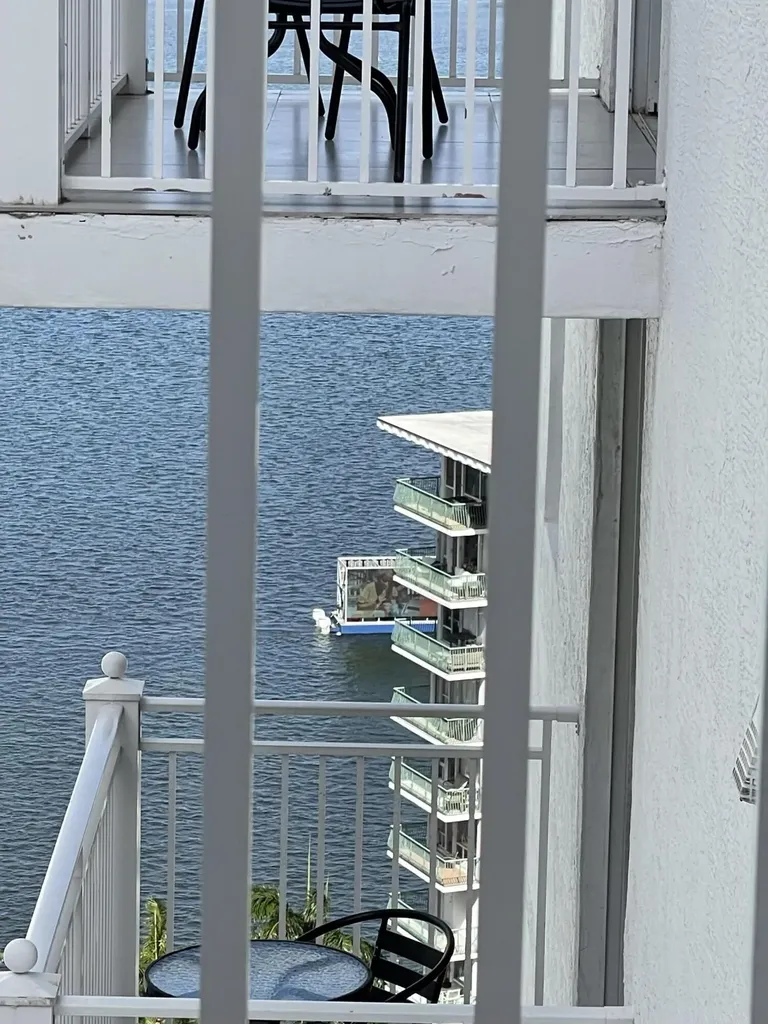 185 SE 14th Terrace Miami FL 33131