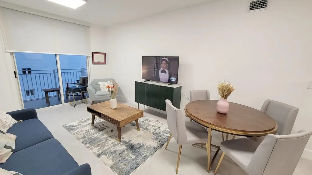 185 SE 14th Terrace Miami FL 33131