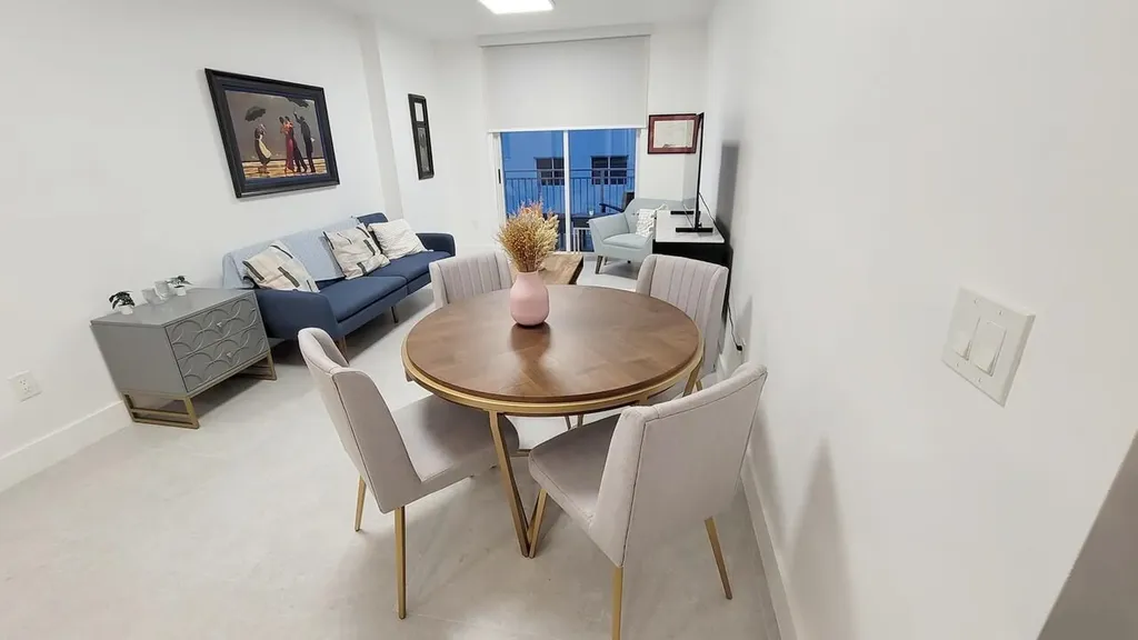 185 SE 14th Terrace Miami FL 33131