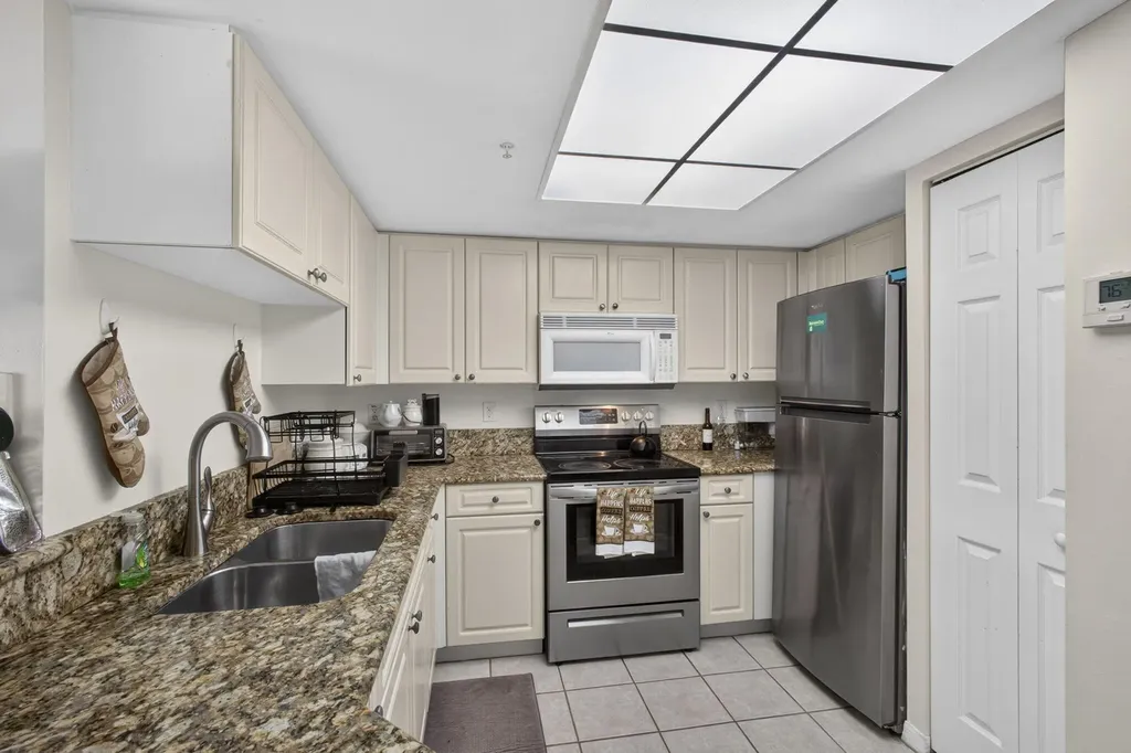 800 S Crestwood Court Court S Royal Palm Beach FL 33411