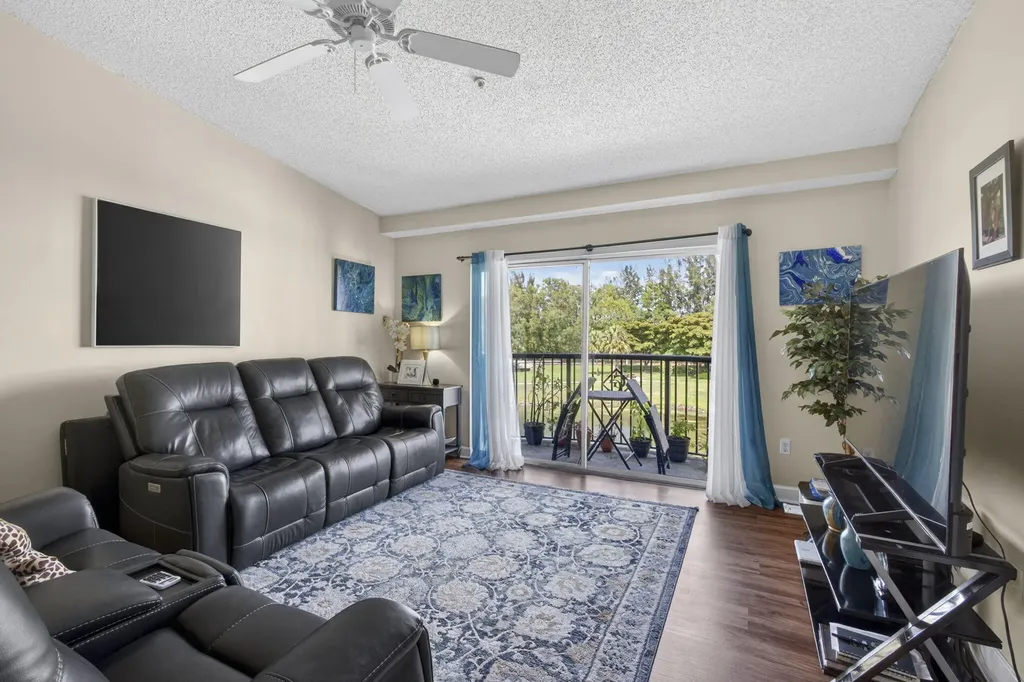 800 S Crestwood Court Court S Royal Palm Beach FL 33411
