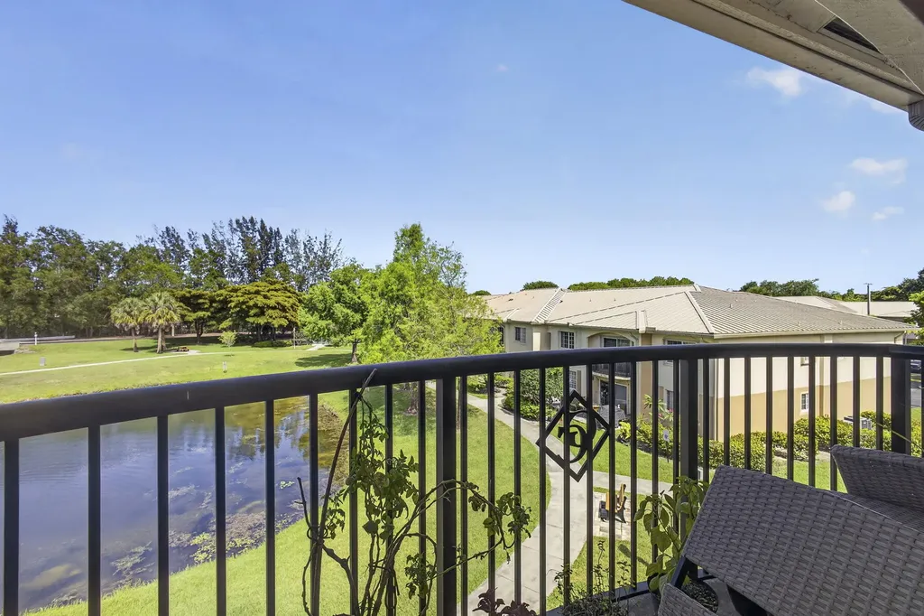 800 S Crestwood Court Court S Royal Palm Beach FL 33411