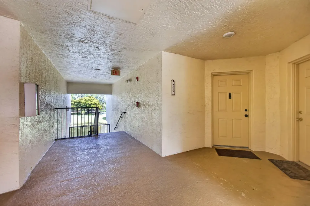 800 S Crestwood Court Court S Royal Palm Beach FL 33411