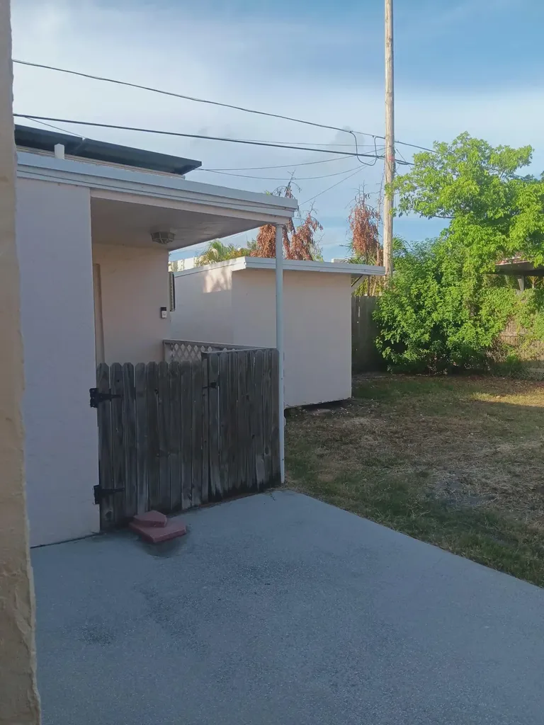 505 Independence Road West Palm Beach FL 33405