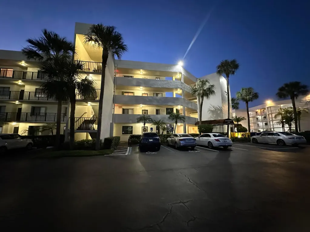 3138 Via Poinciana Lake Worth FL 33480