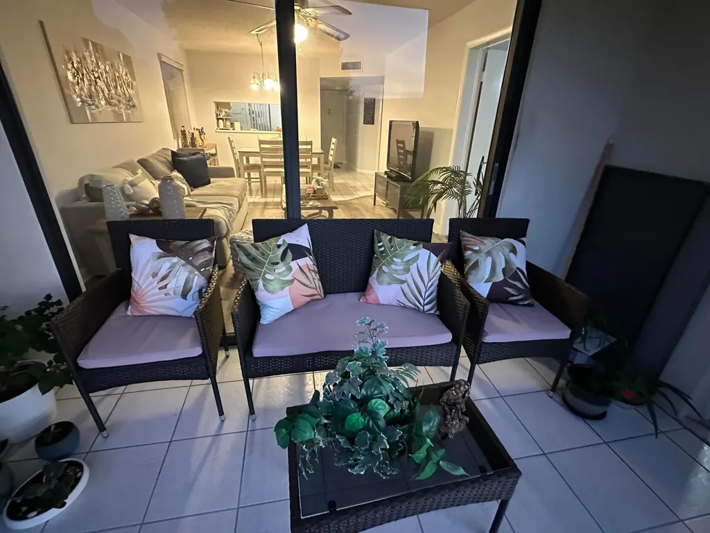 3138 Via Poinciana Lake Worth FL 33480