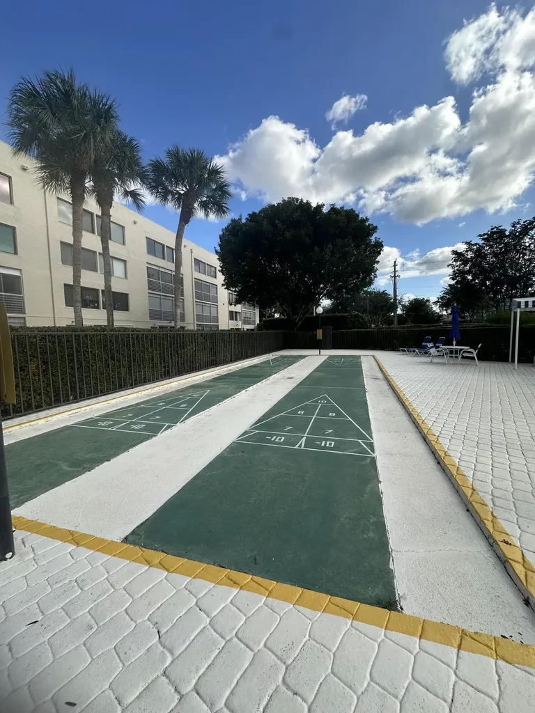 3138 Via Poinciana Lake Worth FL 33480
