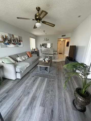 3138 Via Poinciana Lake Worth FL 33480