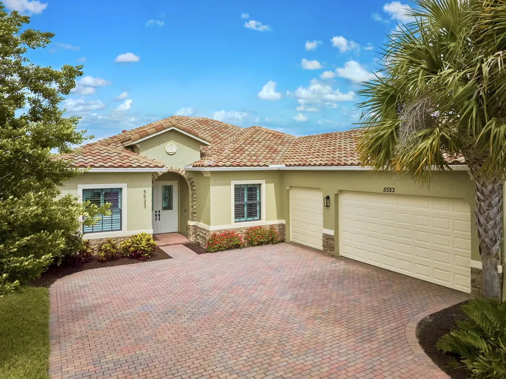5523 49th Avenue Vero Beach FL 32967