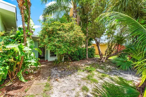 8961 Sunset Strip Sunrise FL 33322