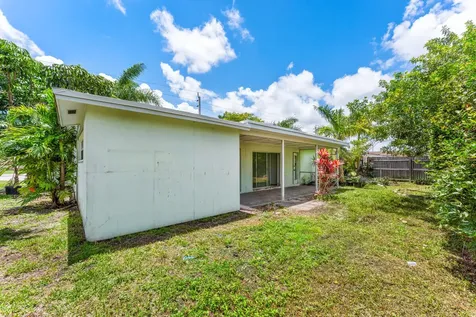 8961 Sunset Strip Sunrise FL 33322