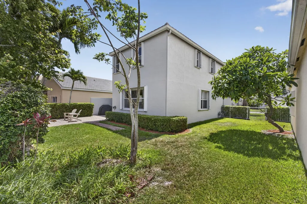 214 Berenger Walk Royal Palm Beach FL 33414