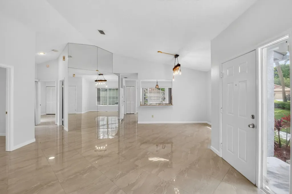 6413 Lansdowne Circle Boynton Beach FL 33472