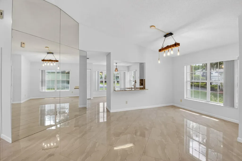 6413 Lansdowne Circle Boynton Beach FL 33472