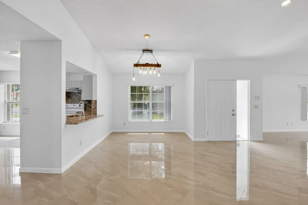 6413 Lansdowne Circle Boynton Beach FL 33472