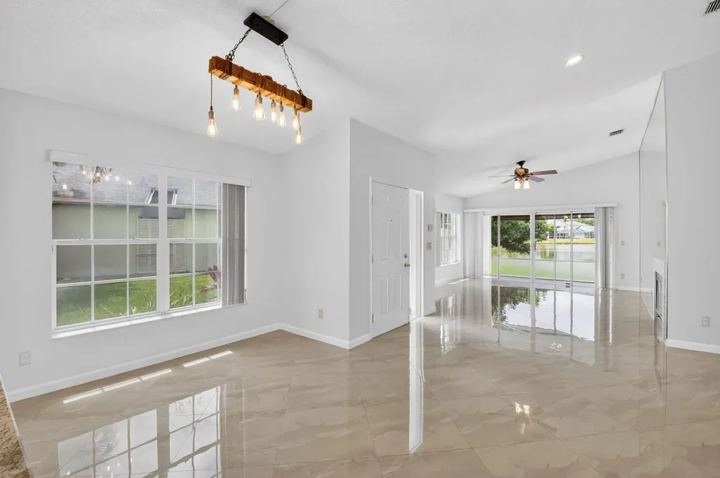 6413 Lansdowne Circle Boynton Beach FL 33472