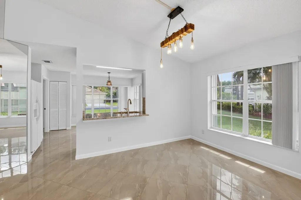 6413 Lansdowne Circle Boynton Beach FL 33472