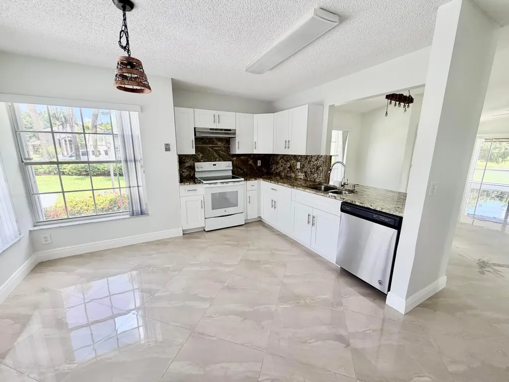 6413 Lansdowne Circle Boynton Beach FL 33472