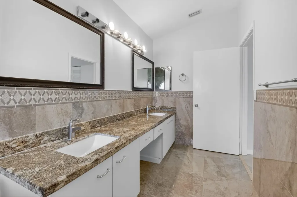 6413 Lansdowne Circle Boynton Beach FL 33472