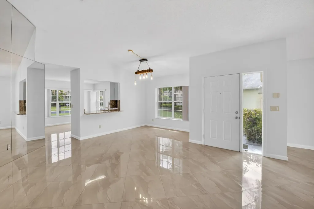 6413 Lansdowne Circle Boynton Beach FL 33472