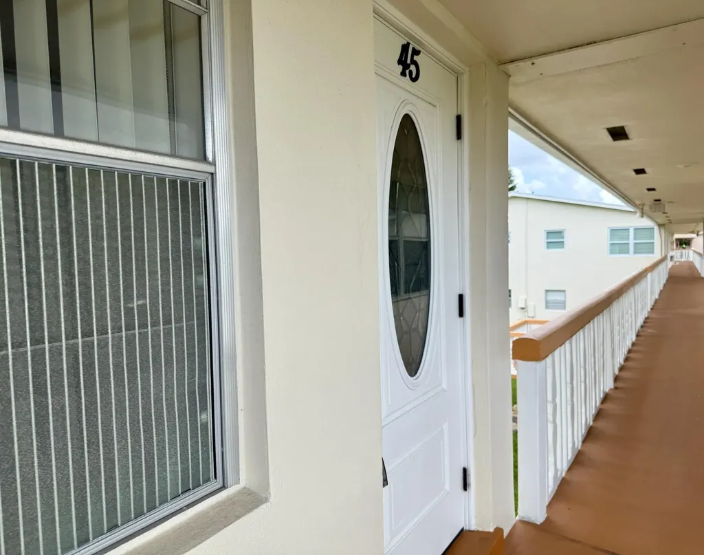 45 Easthampton B West Palm Beach FL 33417