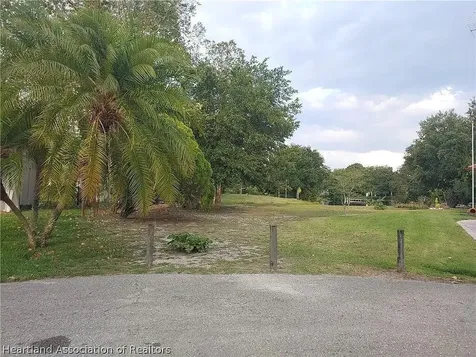 196 Autumn Avenue Lake Placid FL 33852
