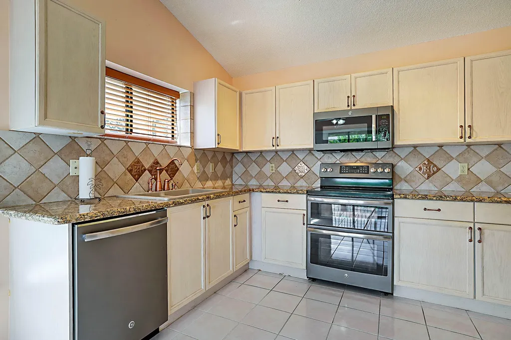 3283 Jog Park Drive Greenacres FL 33467