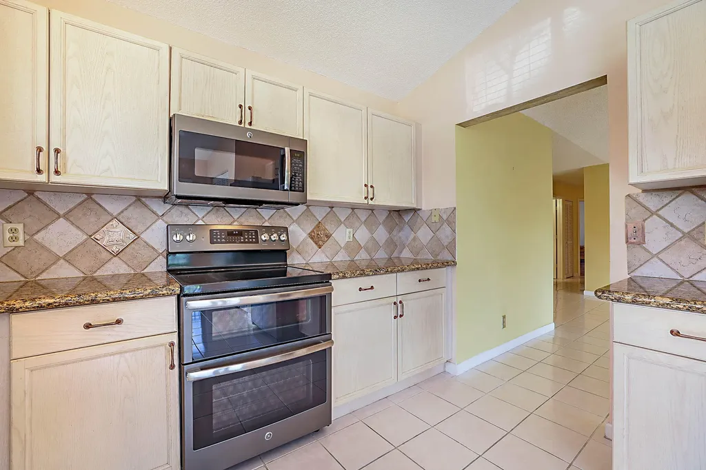 3283 Jog Park Drive Greenacres FL 33467
