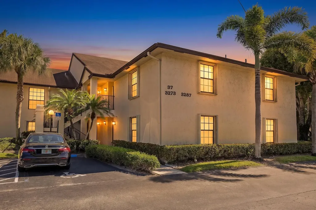 3283 Jog Park Drive Greenacres FL 33467