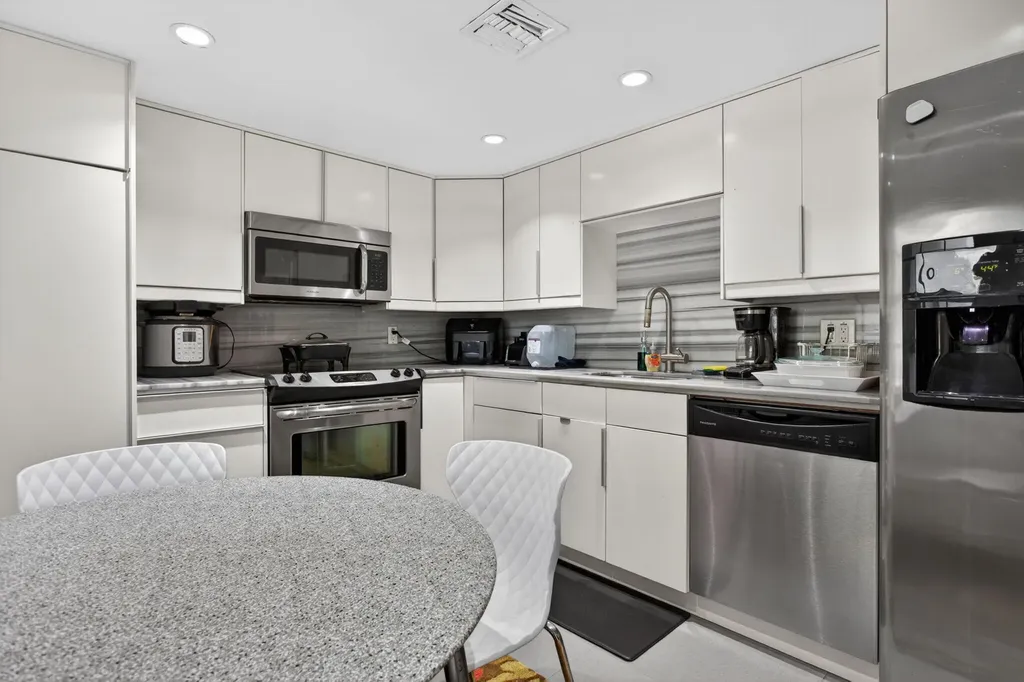 901 W Cypress Lane Pompano Beach FL 33069