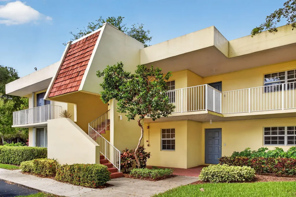 500 Oaks Lane Pompano Beach FL 33069