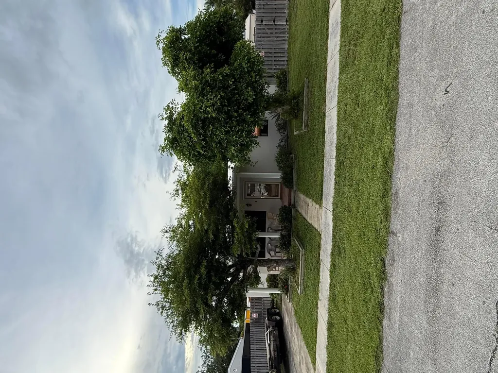 817 Elm Road West Palm Beach FL 33409