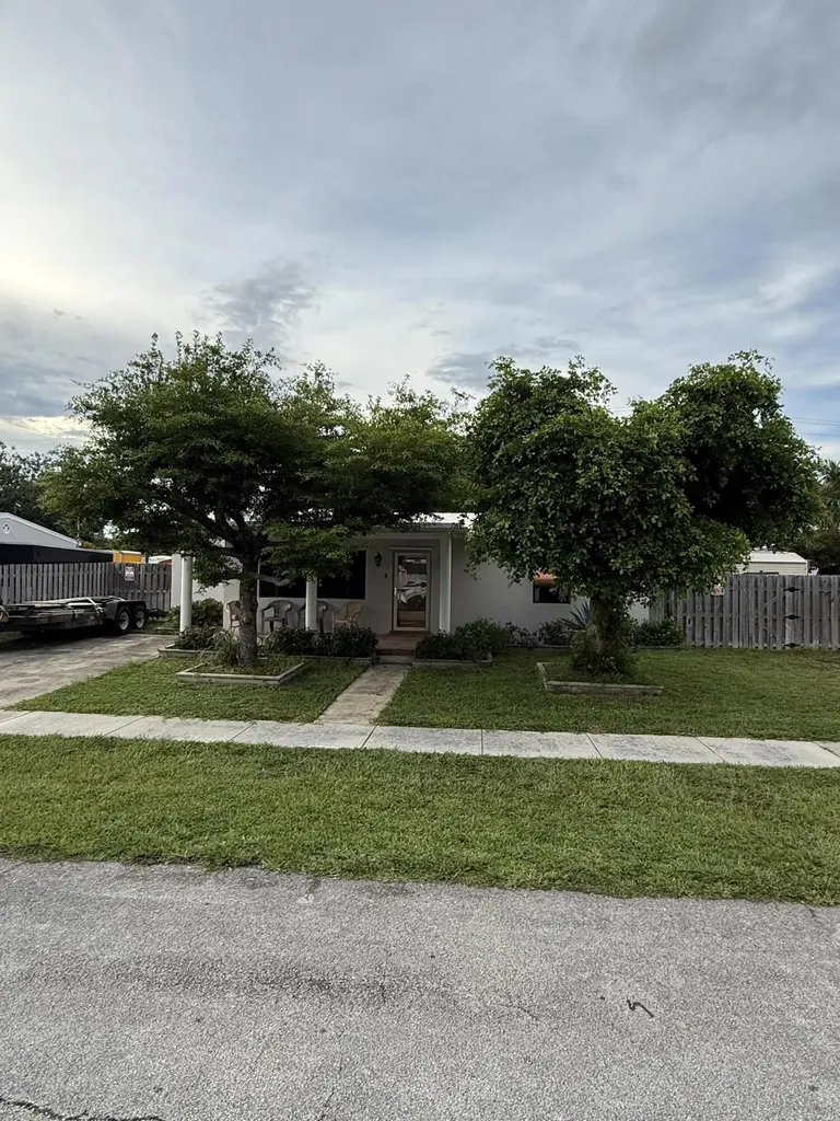 817 Elm Road West Palm Beach FL 33409