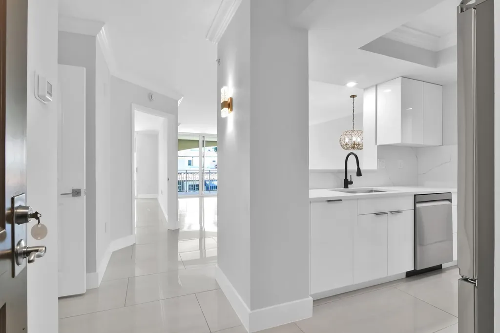 99 SE Mizner Boulevard Boca Raton FL 33432