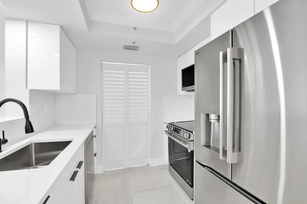 99 SE Mizner Boulevard Boca Raton FL 33432