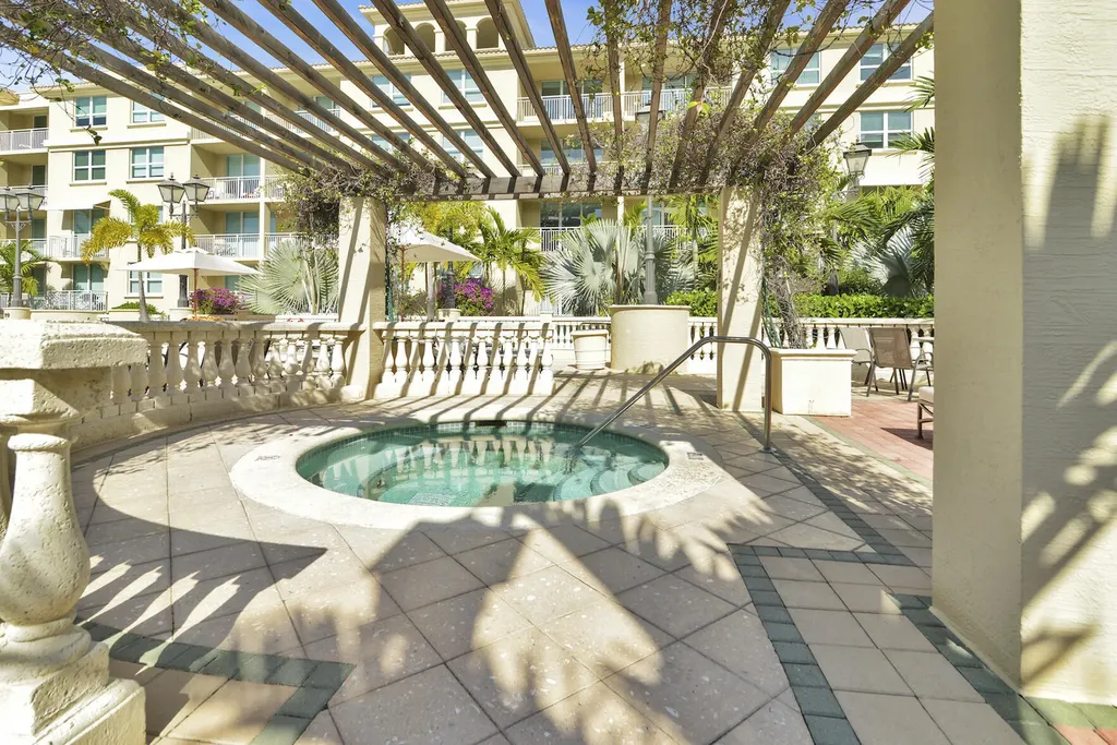 99 SE Mizner Boulevard Boca Raton FL 33432