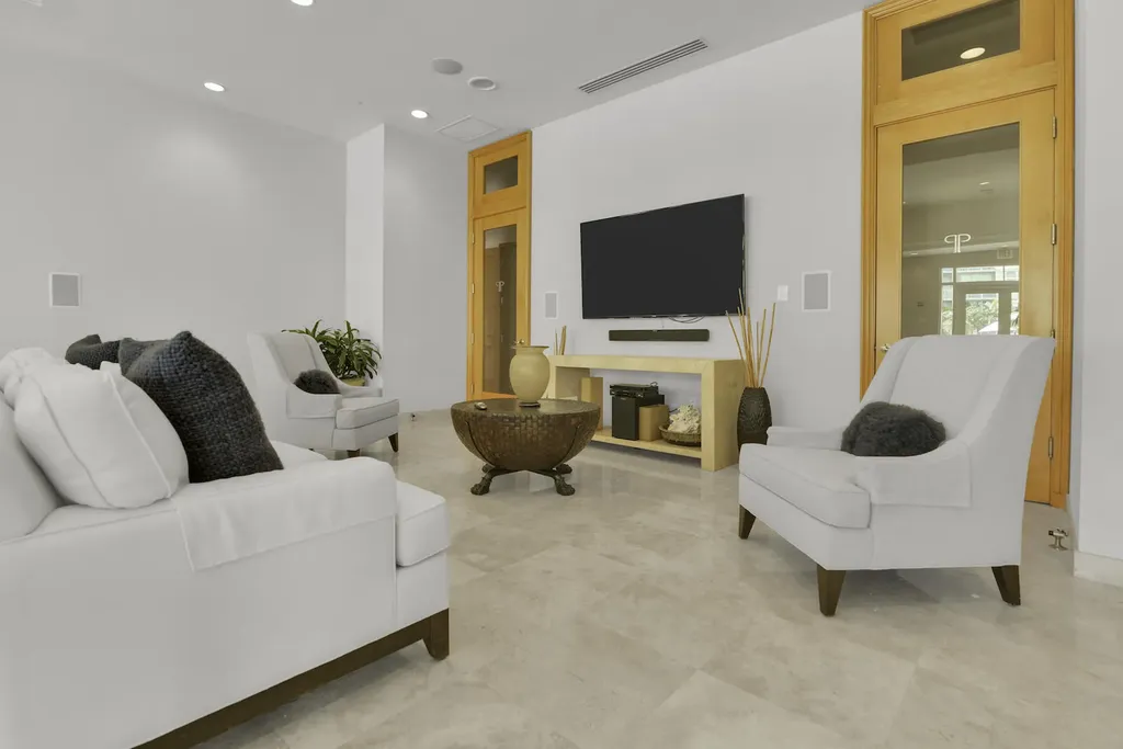 99 SE Mizner Boulevard Boca Raton FL 33432