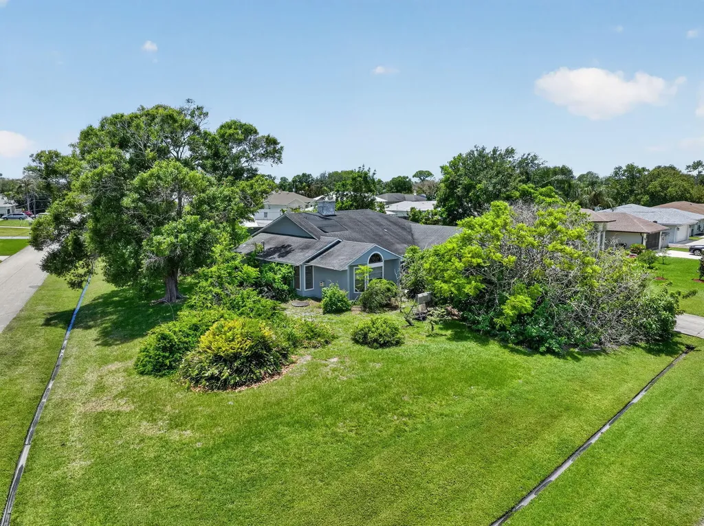 674 SE Starfish Avenue Port St Lucie FL 34983