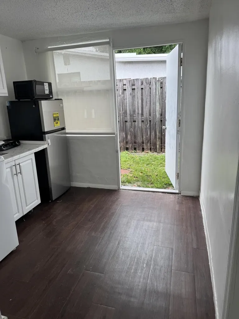 6963 SW 19th Street N North Lauderdale FL 33068