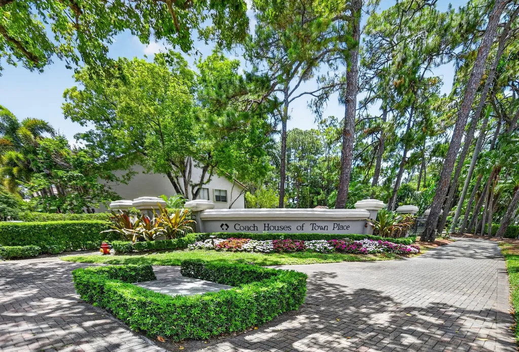 5801 Coach House Circle Boca Raton FL 33486
