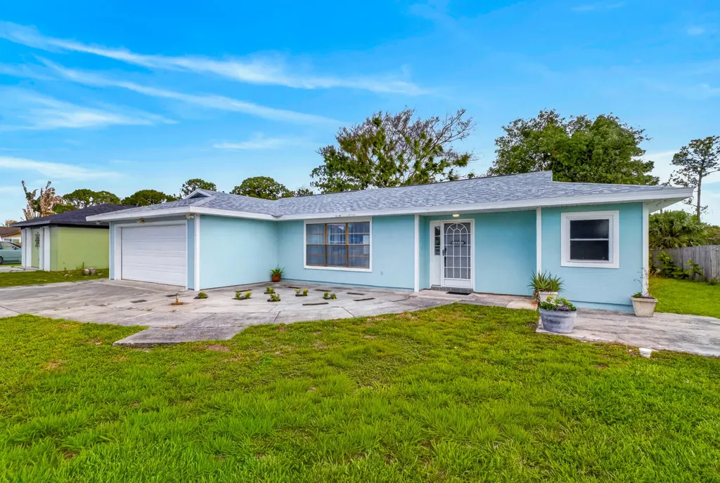 662 SE Essex Drive Port St Lucie FL 34984