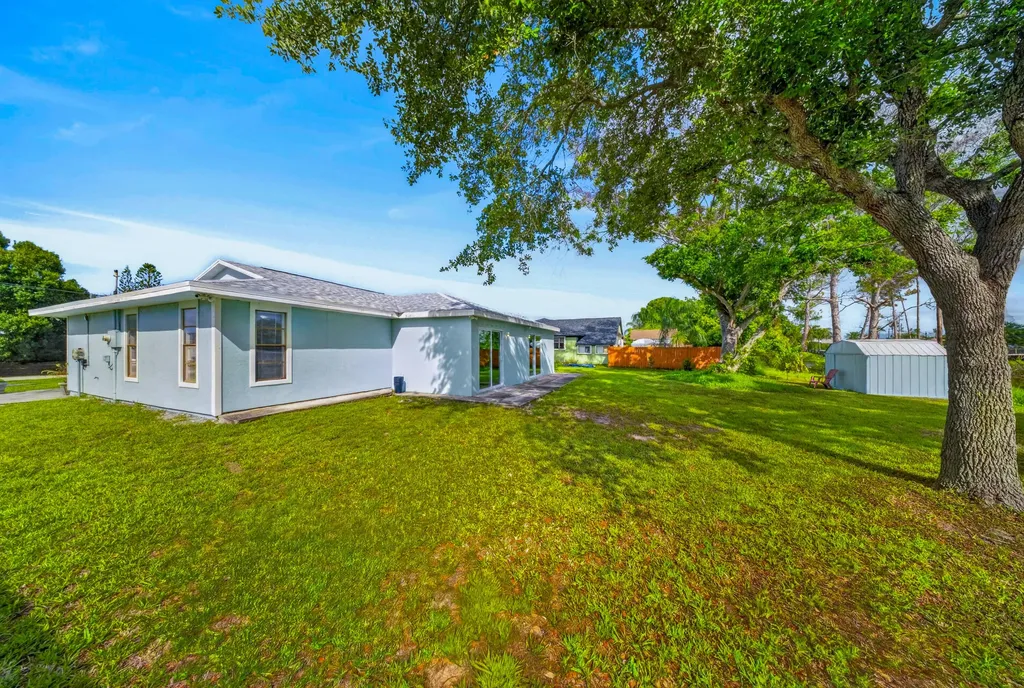 662 SE Essex Drive Port St Lucie FL 34984