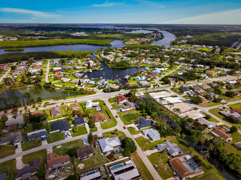 662 SE Essex Drive Port St Lucie FL 34984